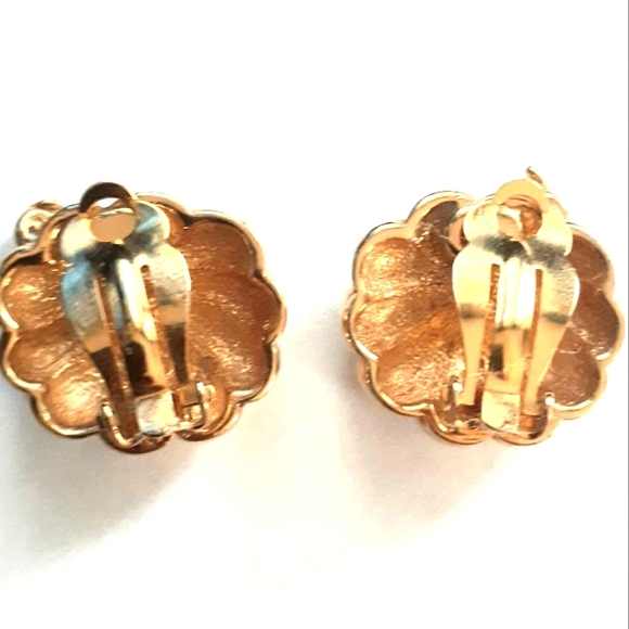 Vtg Gold Tone Pumpkin Clip Earrings - Picture 2 of 2
